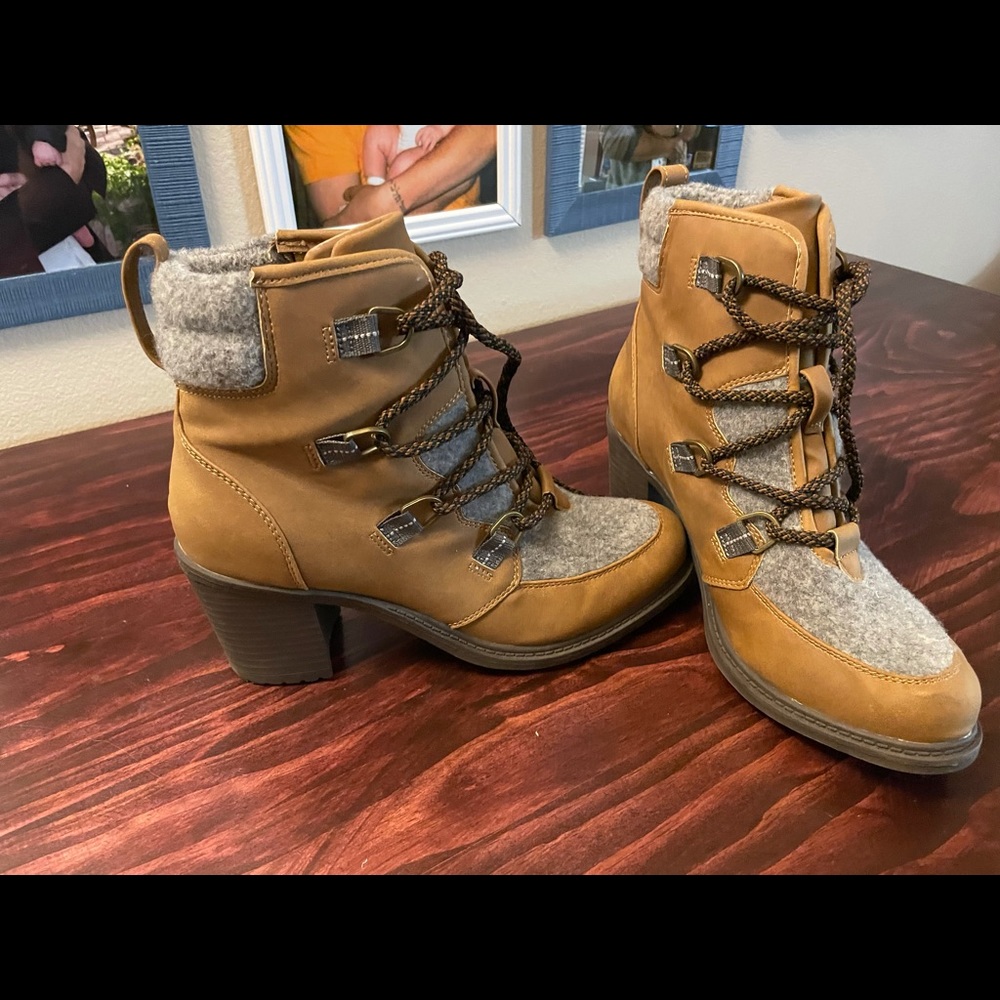 Perfect Fall/Winter Boots! Previously Loved. Grea… - image 4